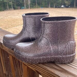 EUC Ugg Drizlita Waterproof Glitter Boot, Glitter Grey